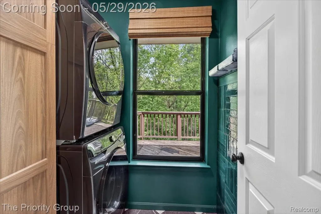 517 Deer Valley Road Holly Village MI 48442