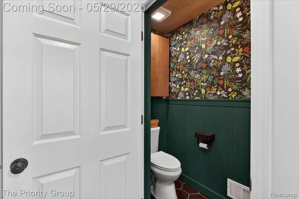 517 Deer Valley Road Holly Village MI 48442
