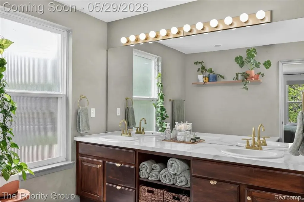 517 Deer Valley Road Holly Village MI 48442