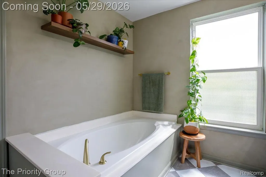 517 Deer Valley Road Holly Village MI 48442