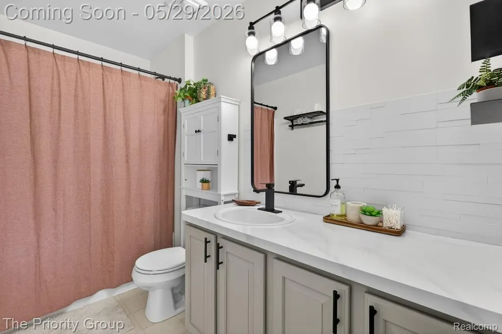 517 Deer Valley Road Holly Village MI 48442
