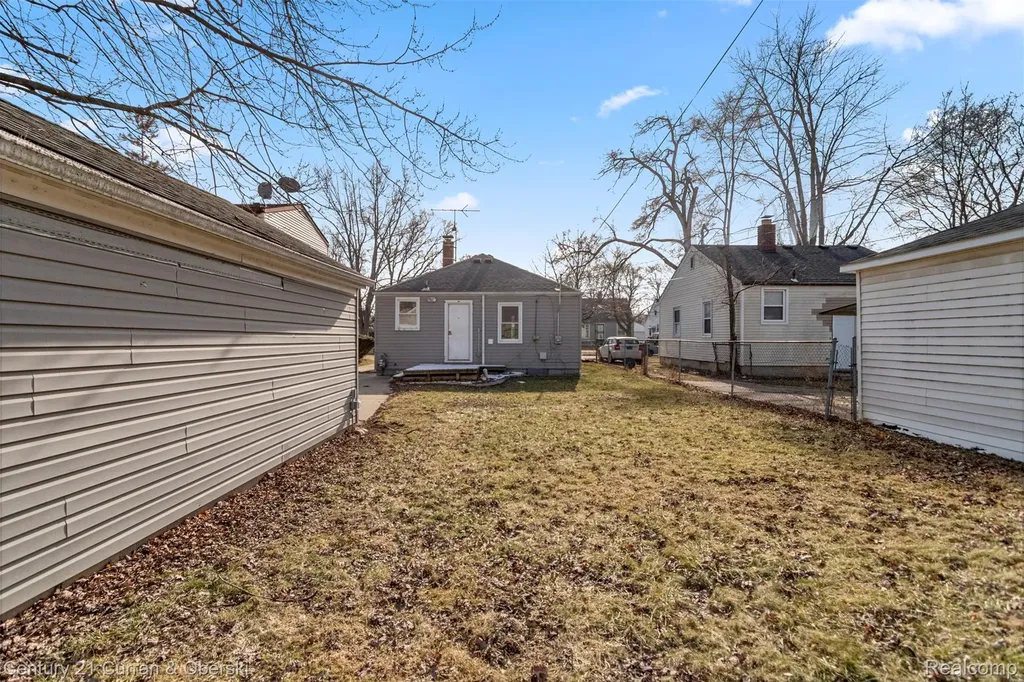 18777 Kingsville Street Harper Woods City MI 48225