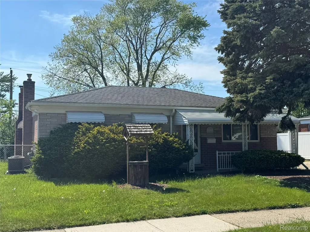 31263 Hayes Road Warren City MI 48088