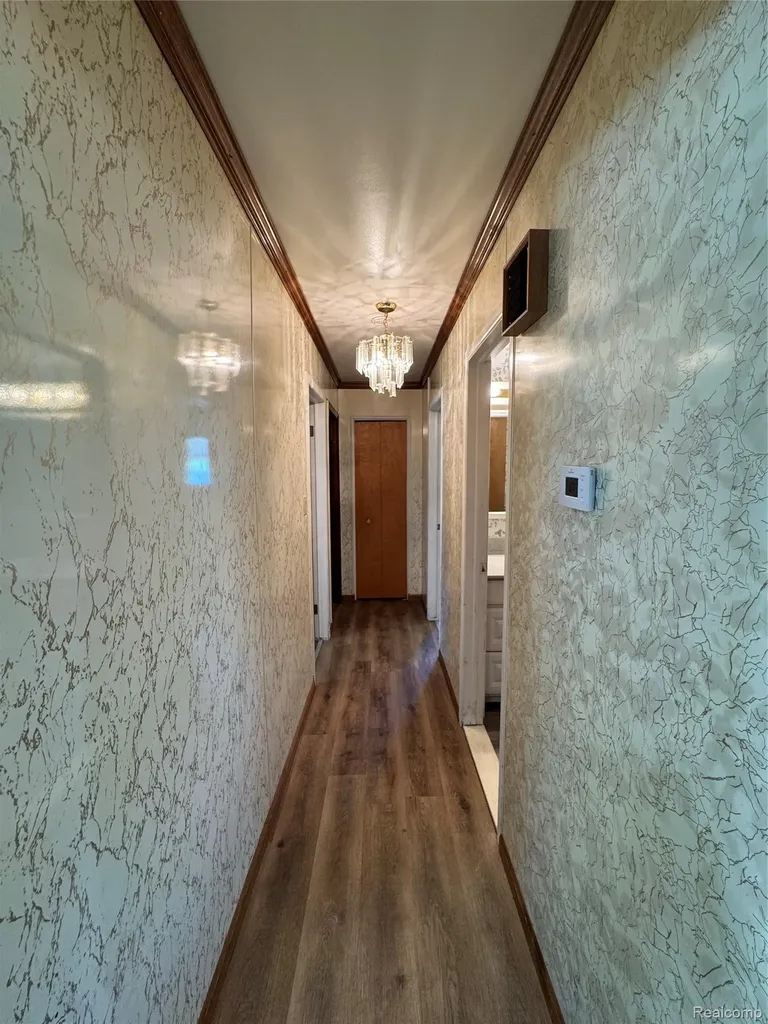 31263 Hayes Road Warren City MI 48088