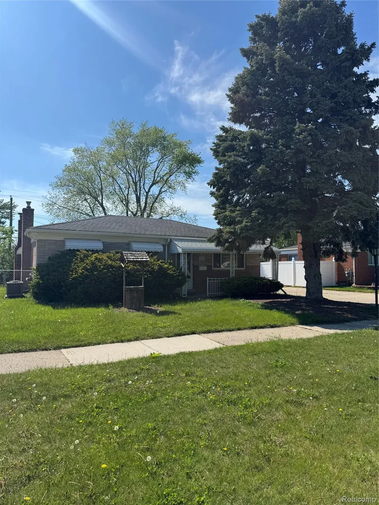 31263 Hayes Road Warren City MI 48088