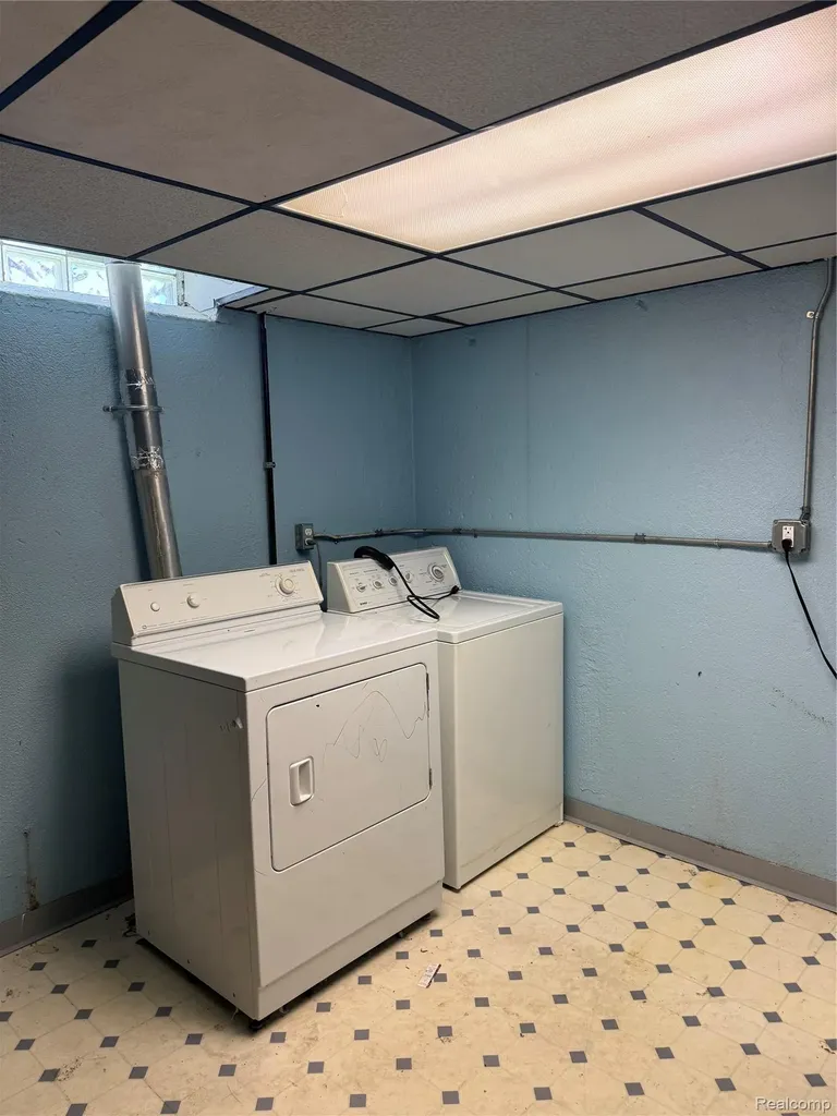 31263 Hayes Road Warren City MI 48088