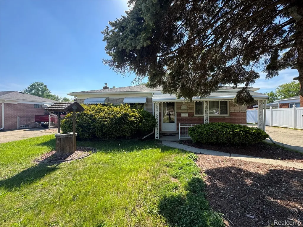 31263 Hayes Road Warren City MI 48088