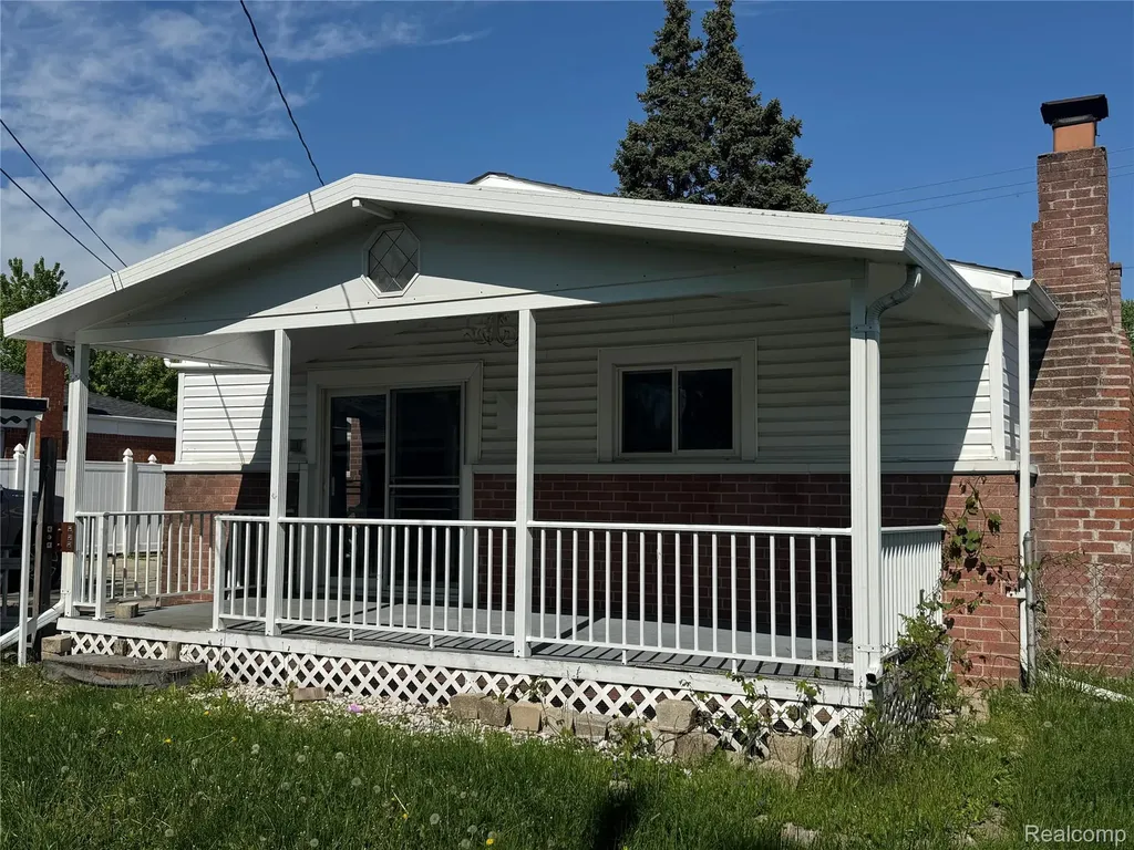 31263 Hayes Road Warren City MI 48088