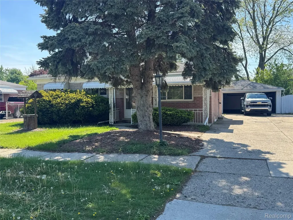 31263 Hayes Road Warren City MI 48088