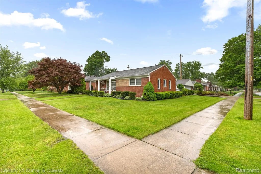 26657 W Chicago Redford Charter Township MI 48239