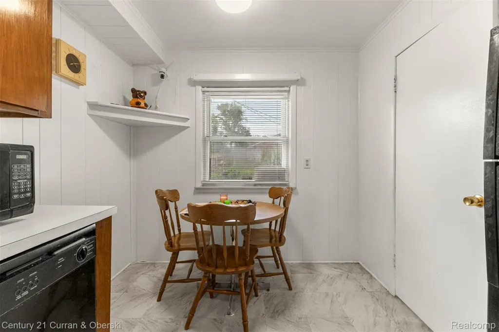26657 W Chicago Redford Charter Township MI 48239