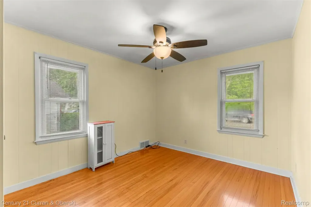 26657 W Chicago Redford Charter Township MI 48239