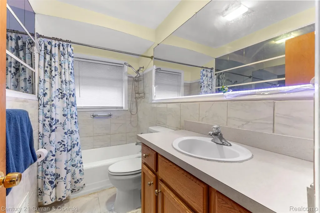 26657 W Chicago Redford Charter Township MI 48239