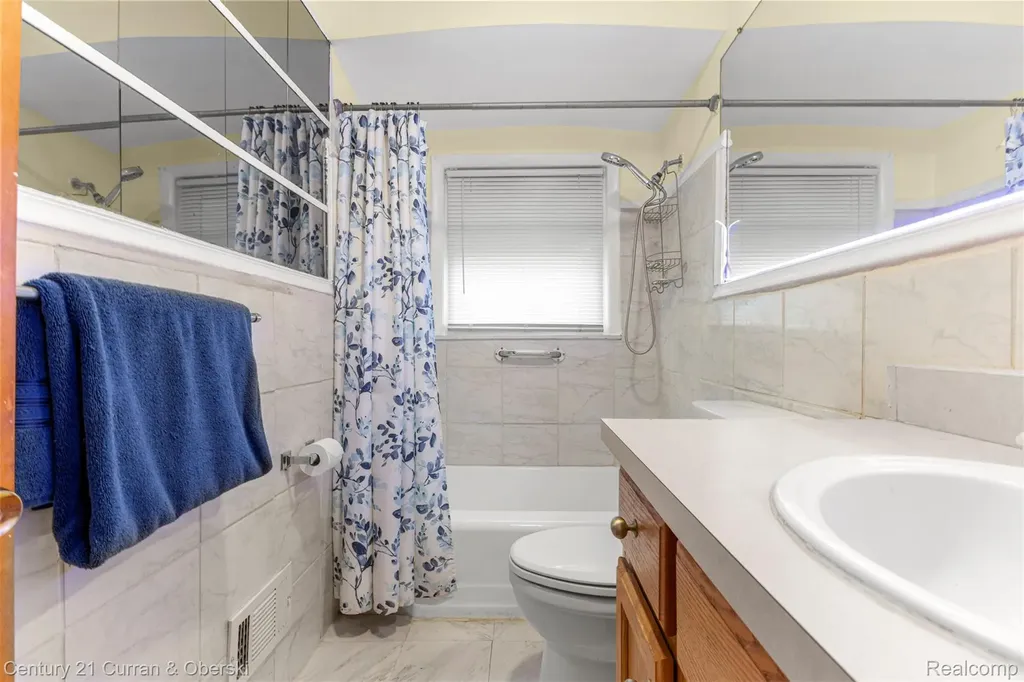 26657 W Chicago Redford Charter Township MI 48239