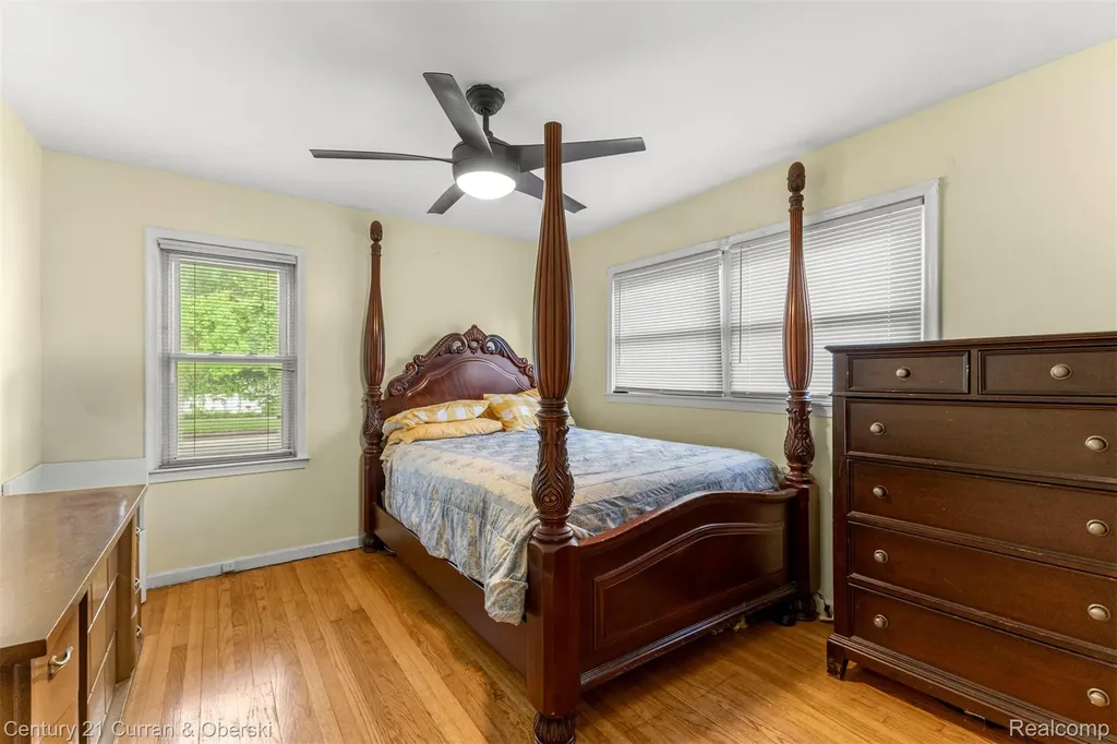 26657 W Chicago Redford Charter Township MI 48239