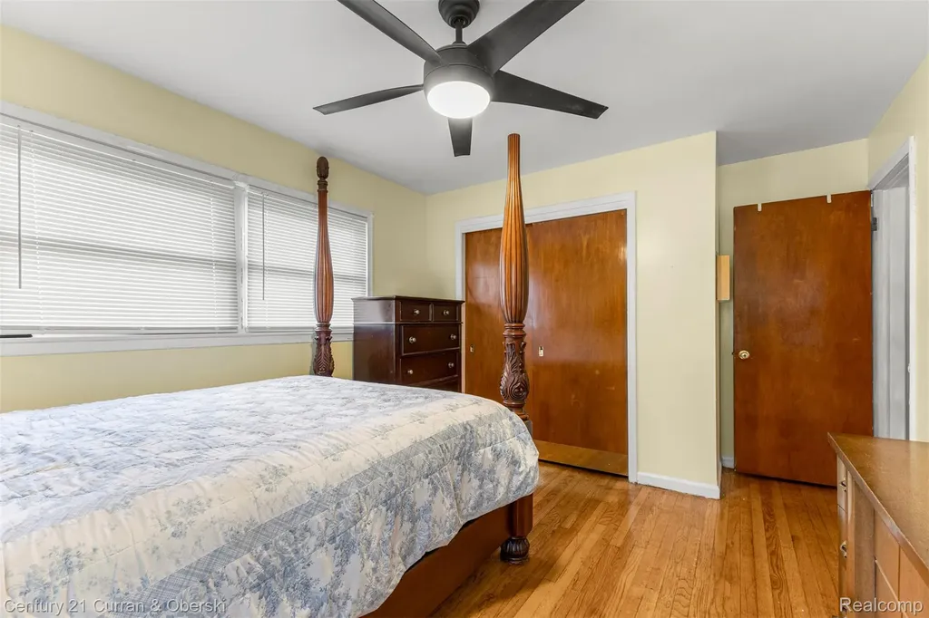 26657 W Chicago Redford Charter Township MI 48239