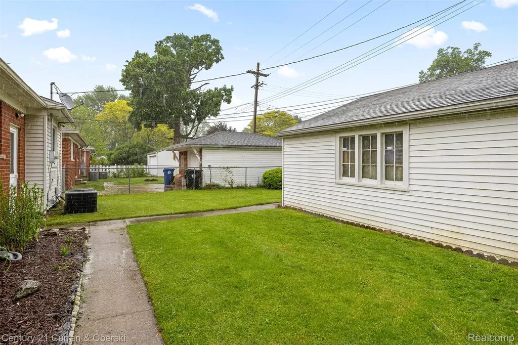 26657 W Chicago Redford Charter Township MI 48239