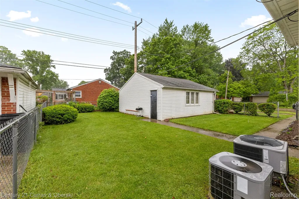 26657 W Chicago Redford Charter Township MI 48239
