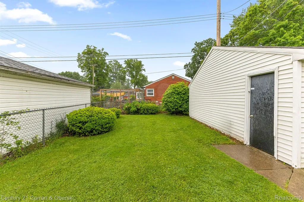 26657 W Chicago Redford Charter Township MI 48239