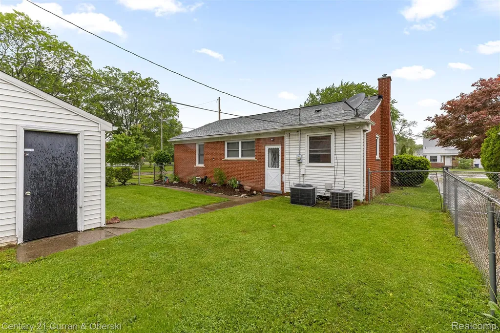 26657 W Chicago Redford Charter Township MI 48239