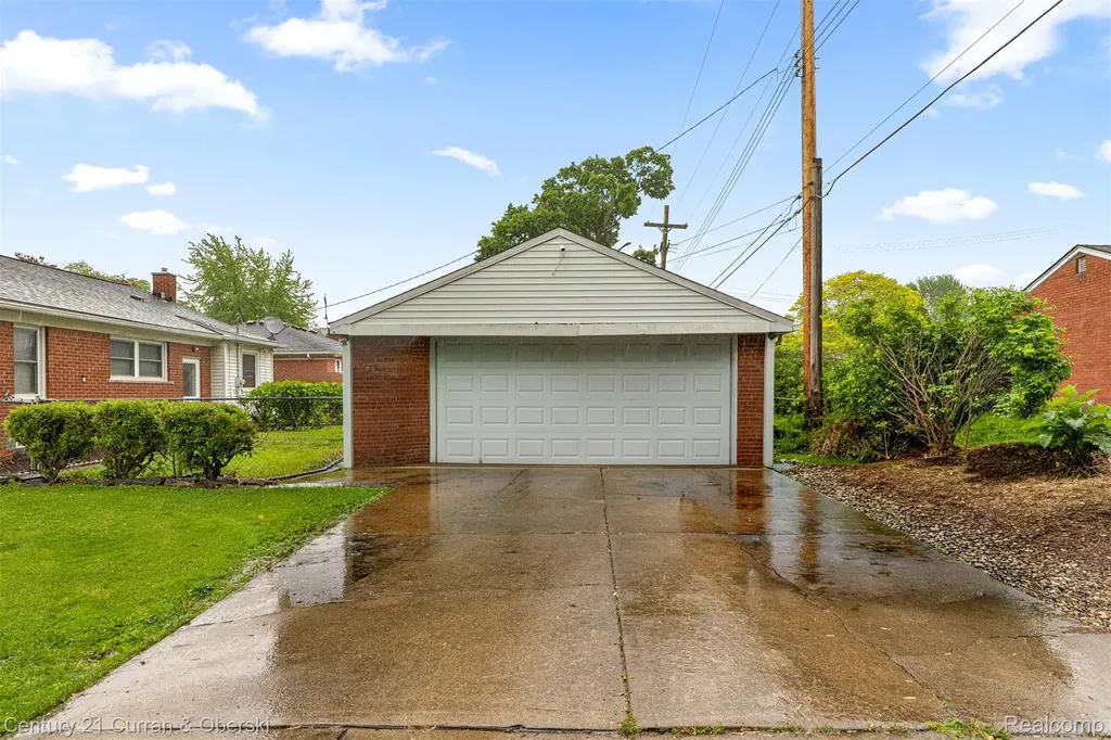 26657 W Chicago Redford Charter Township MI 48239