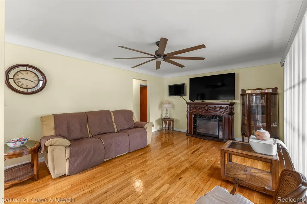 26657 W Chicago Redford Charter Township MI 48239