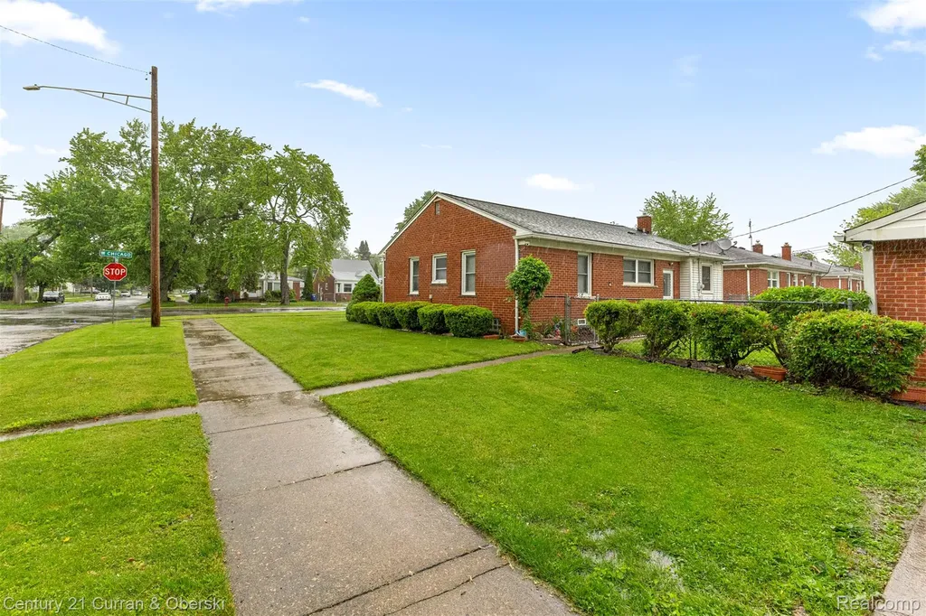 26657 W Chicago Redford Charter Township MI 48239