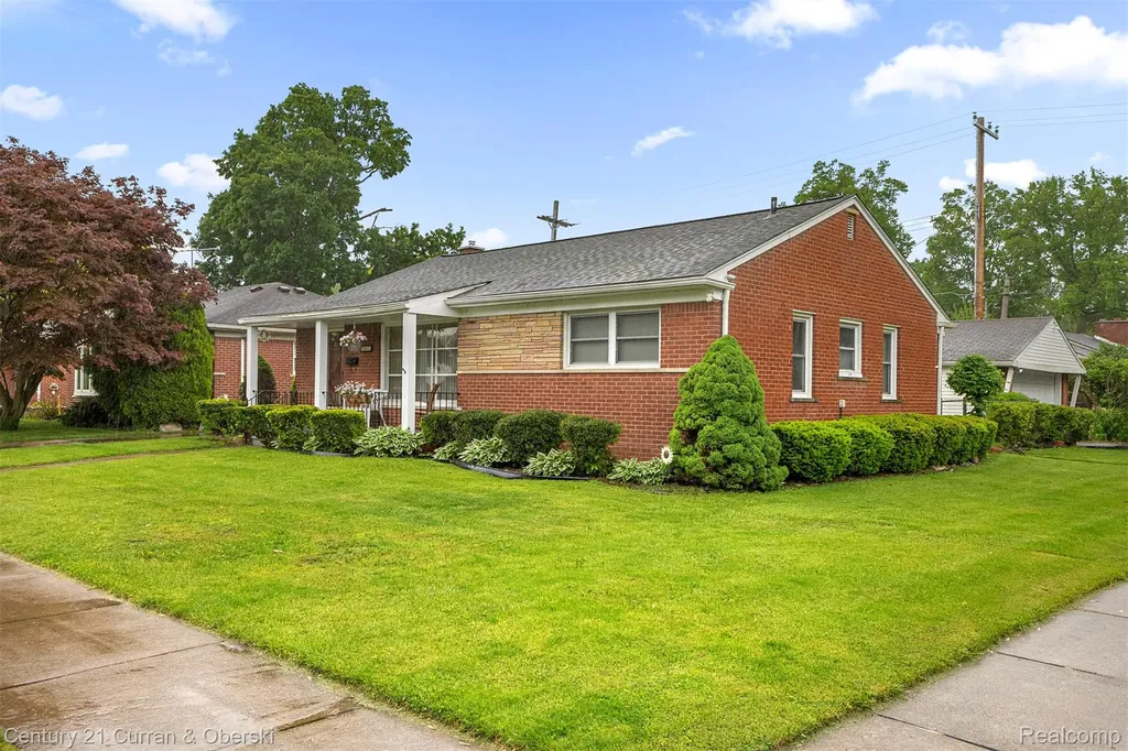 26657 W Chicago Redford Charter Township MI 48239