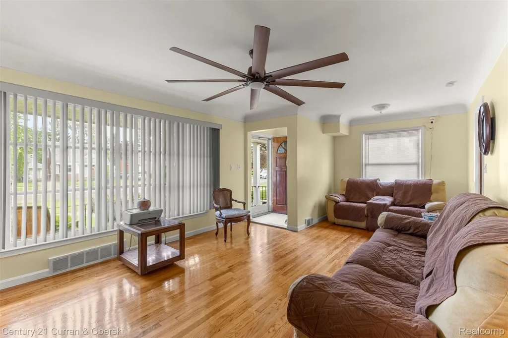 26657 W Chicago Redford Charter Township MI 48239