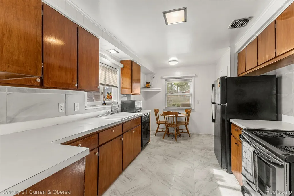 26657 W Chicago Redford Charter Township MI 48239