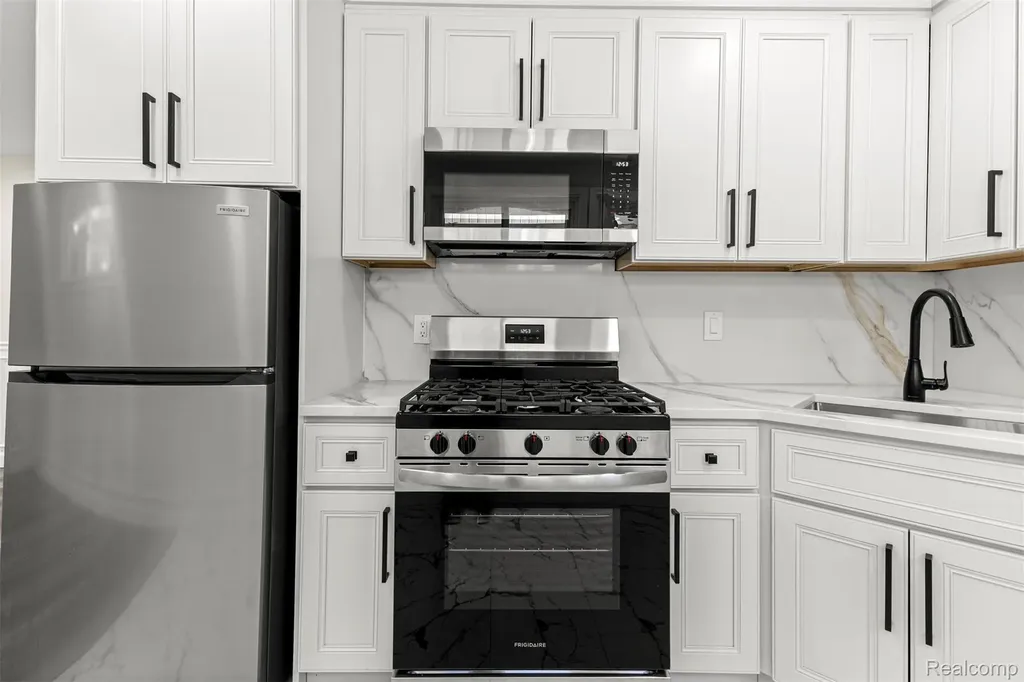 17215 Robert Street Melvindale City MI 48122