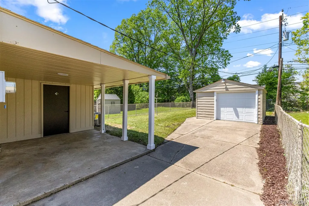 17215 Robert Street Melvindale City MI 48122