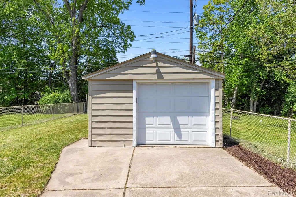 17215 Robert Street Melvindale City MI 48122