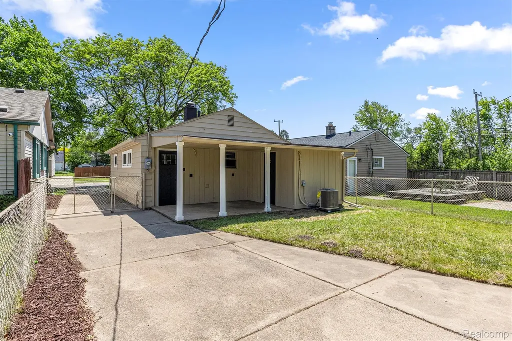 17215 Robert Street Melvindale City MI 48122