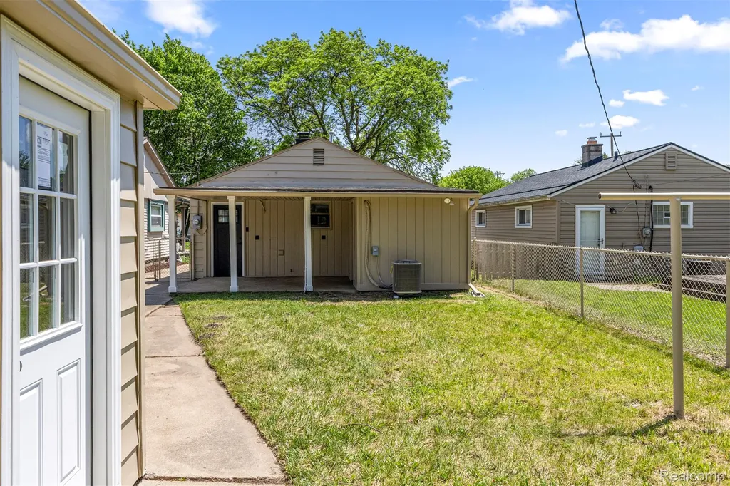 17215 Robert Street Melvindale City MI 48122