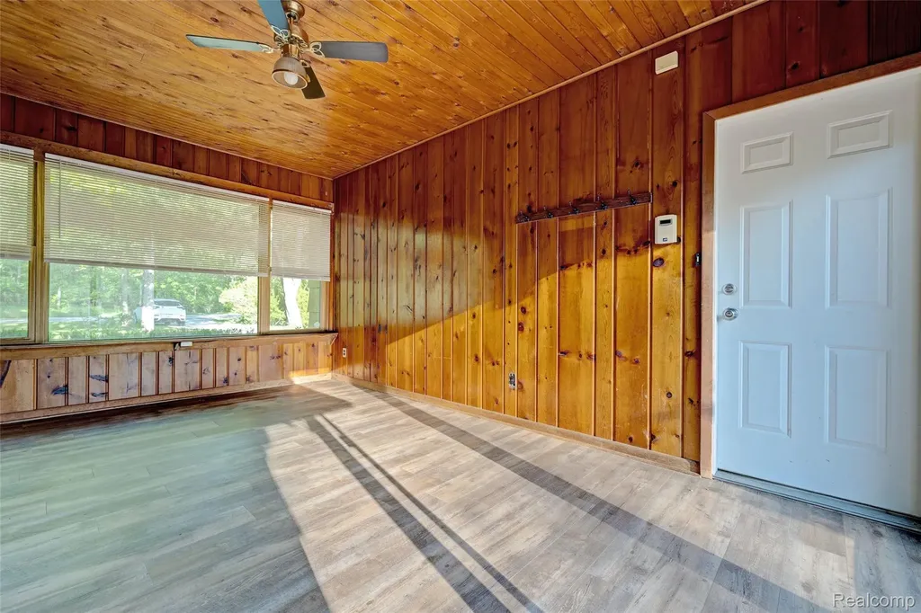 5890 Grange Hall Road Groveland Township MI 48442