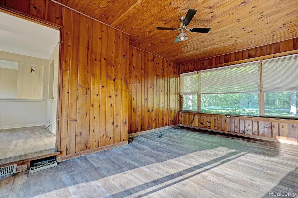 5890 Grange Hall Road Groveland Township MI 48442