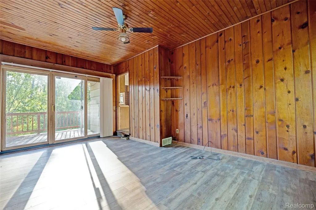 5890 Grange Hall Road Groveland Township MI 48442