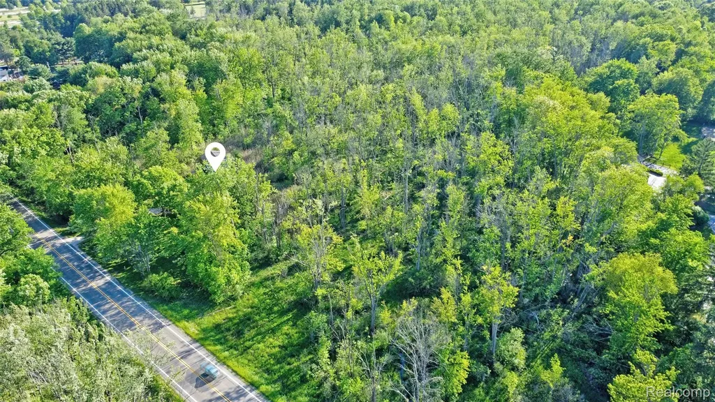5890 Grange Hall Road Groveland Township MI 48442
