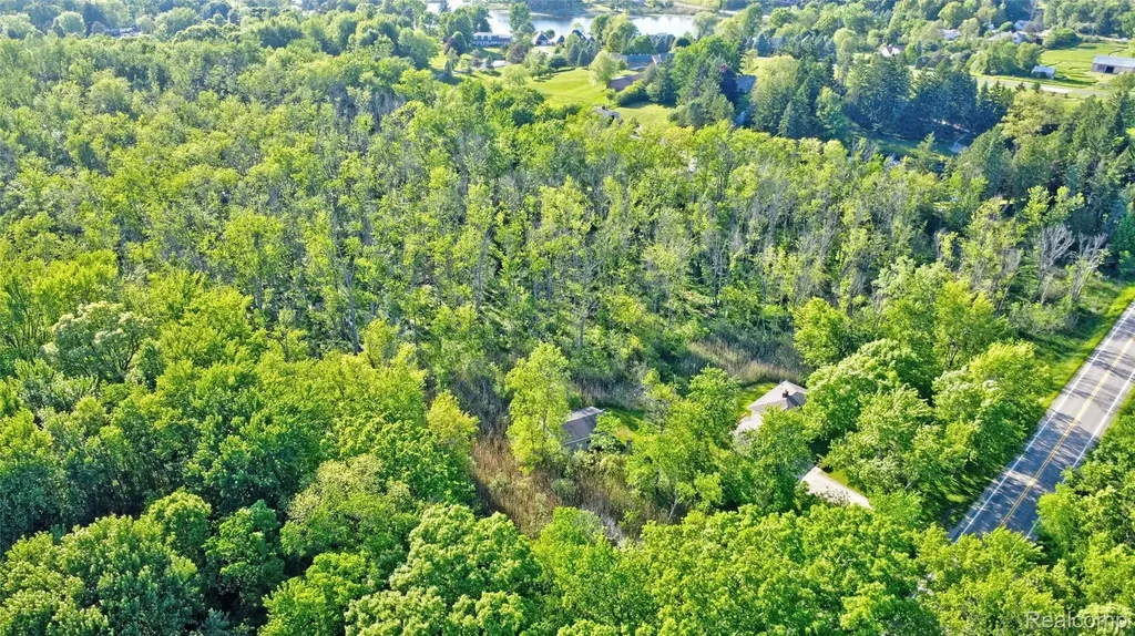 5890 Grange Hall Road Groveland Township MI 48442