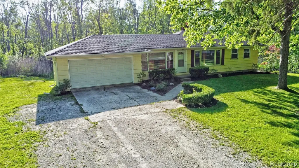 5890 Grange Hall Road Groveland Township MI 48442
