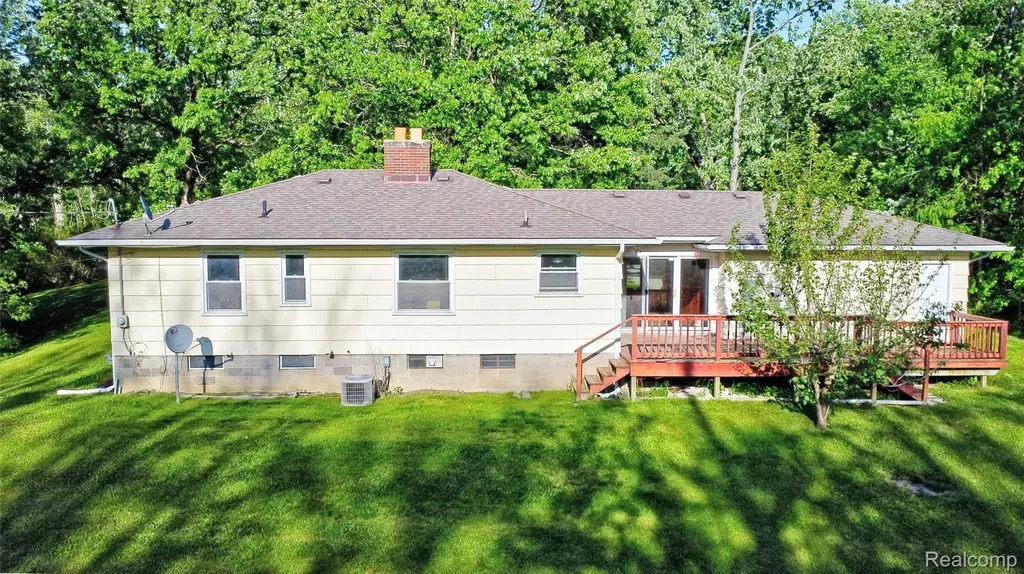 5890 Grange Hall Road Groveland Township MI 48442