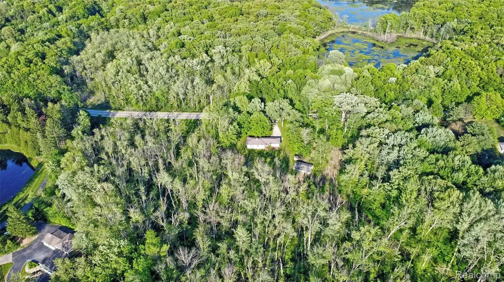 5890 Grange Hall Road Groveland Township MI 48442