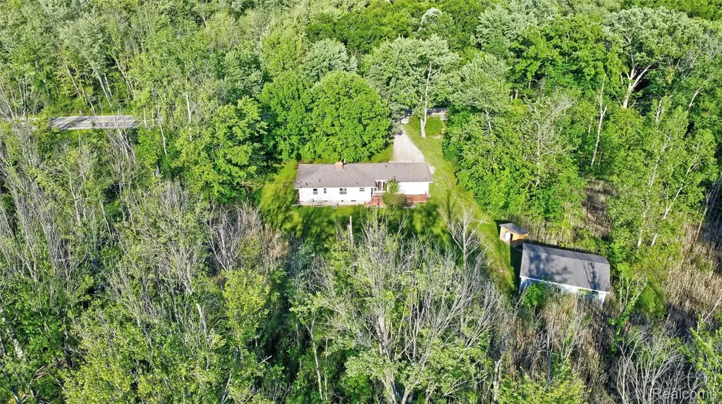 5890 Grange Hall Road Groveland Township MI 48442