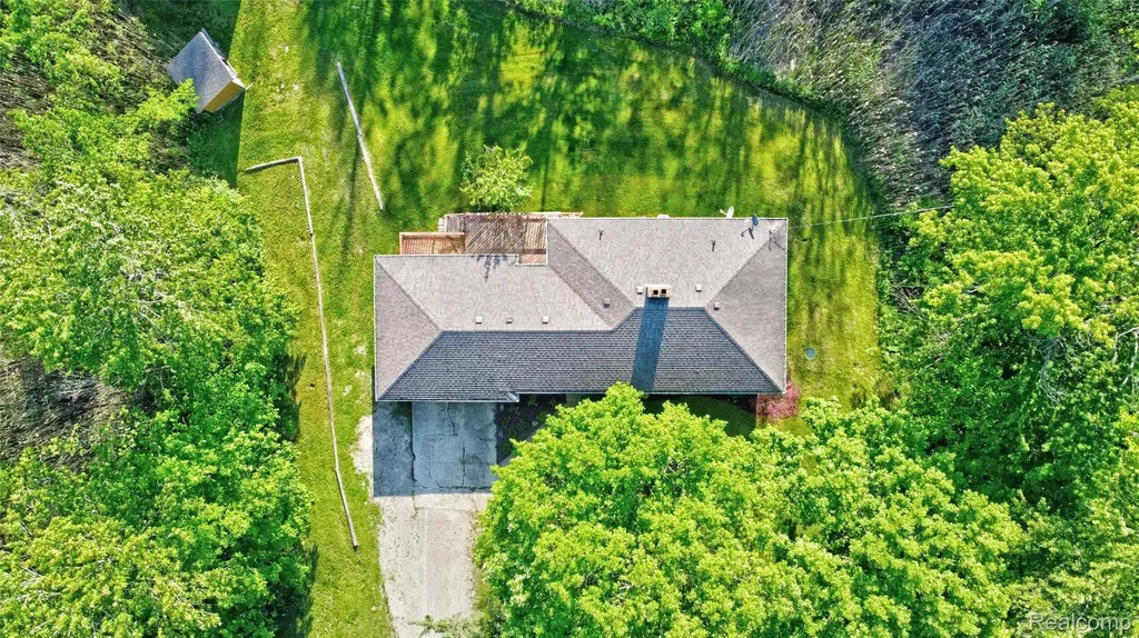 5890 Grange Hall Road Groveland Township MI 48442