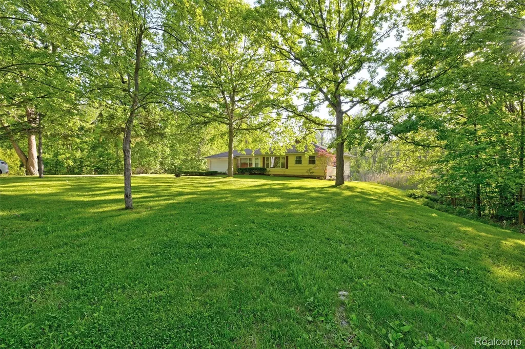 5890 Grange Hall Road Groveland Township MI 48442