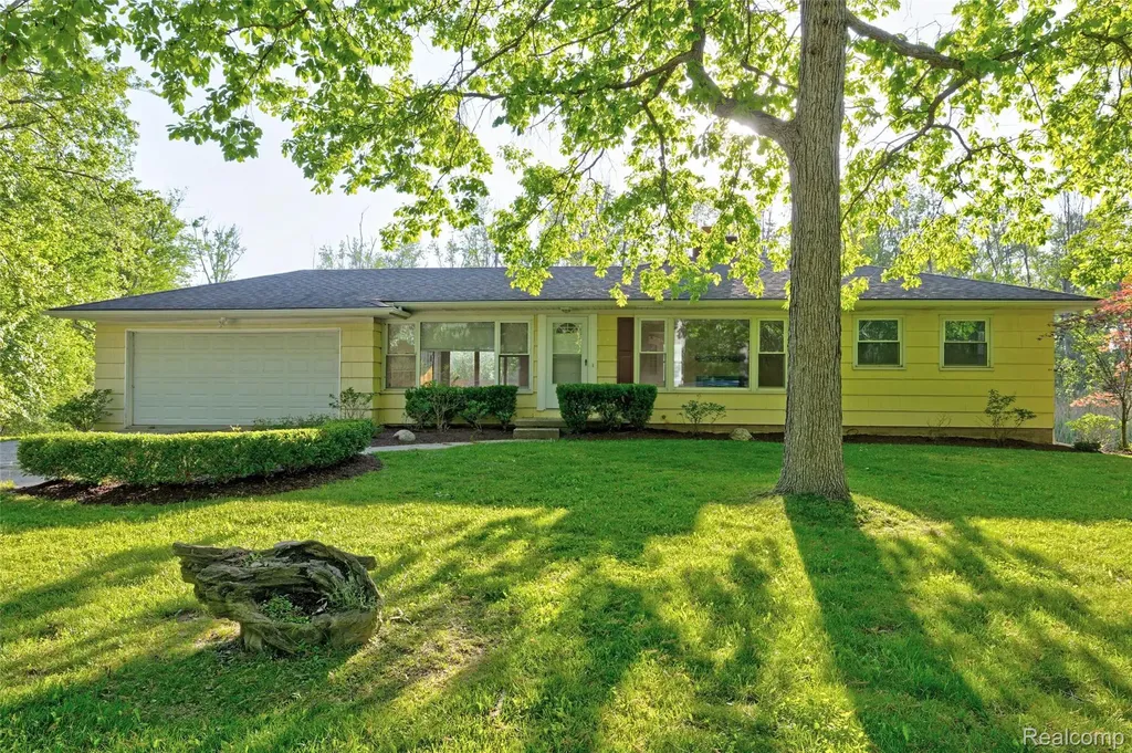 5890 Grange Hall Road Groveland Township MI 48442