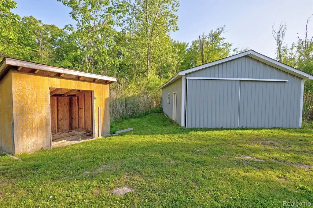 5890 Grange Hall Road Groveland Township MI 48442