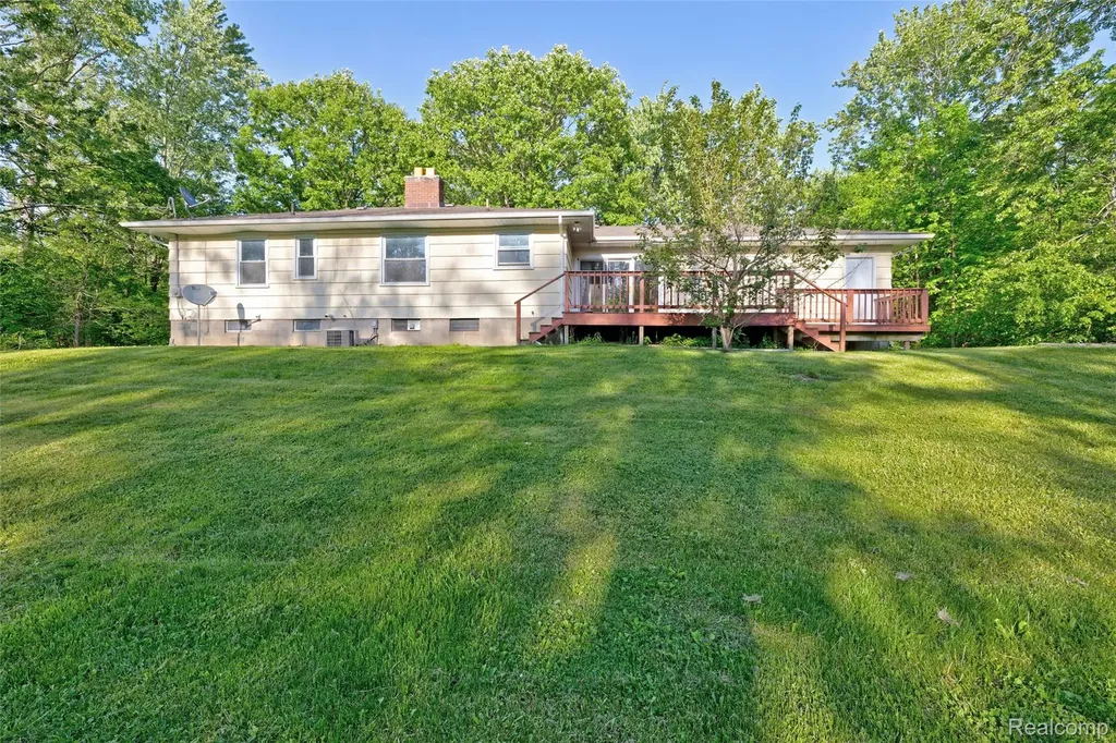 5890 Grange Hall Road Groveland Township MI 48442
