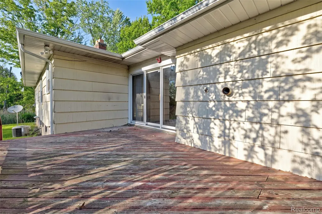 5890 Grange Hall Road Groveland Township MI 48442